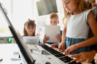 Musique pour tous : instruments adaptés aux enfants et aux débutants